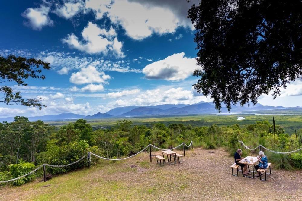 Vista Hinchinbrook Aparthotel Cardwell Exterior photo