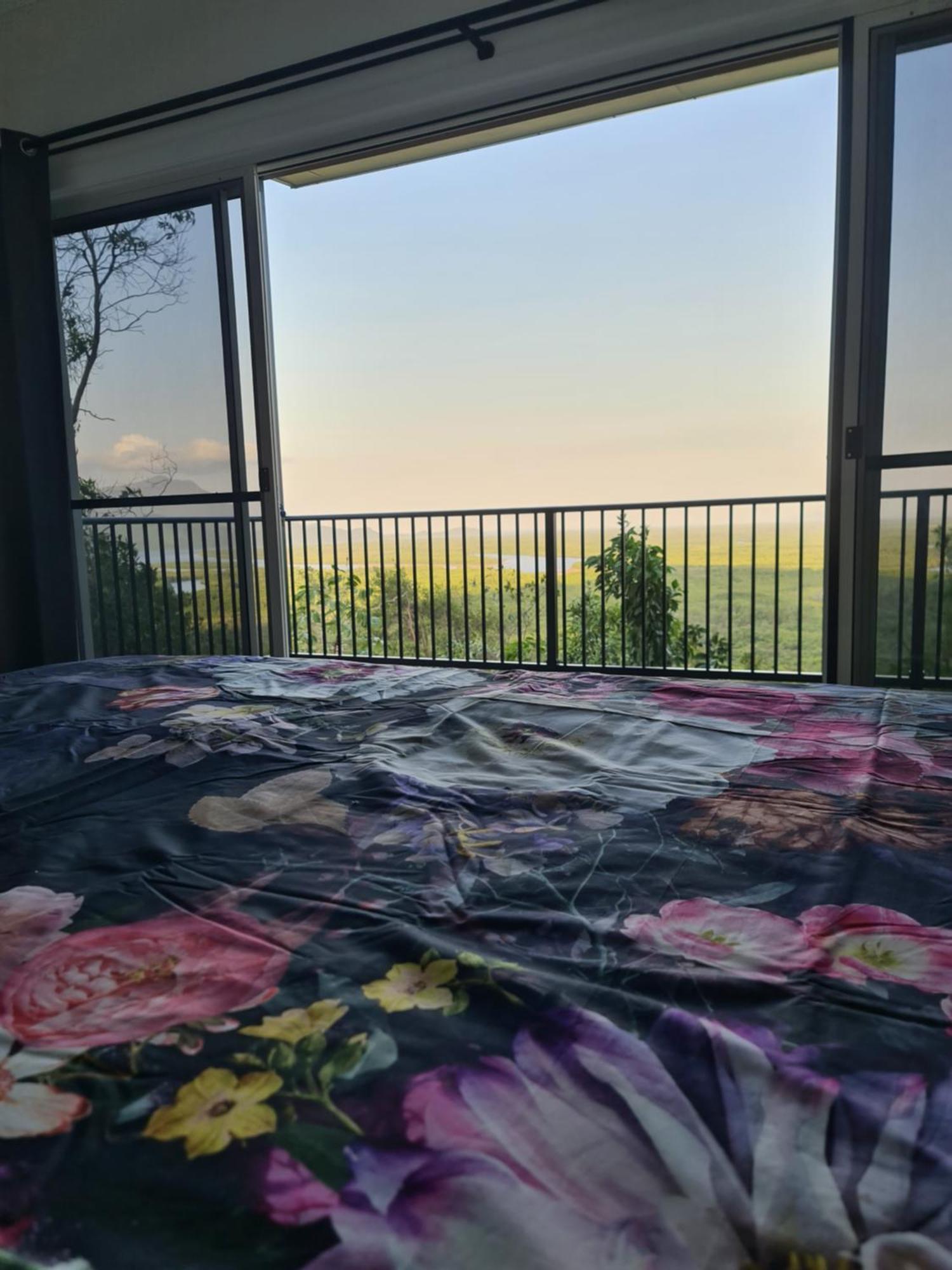Vista Hinchinbrook Aparthotel Cardwell Exterior photo