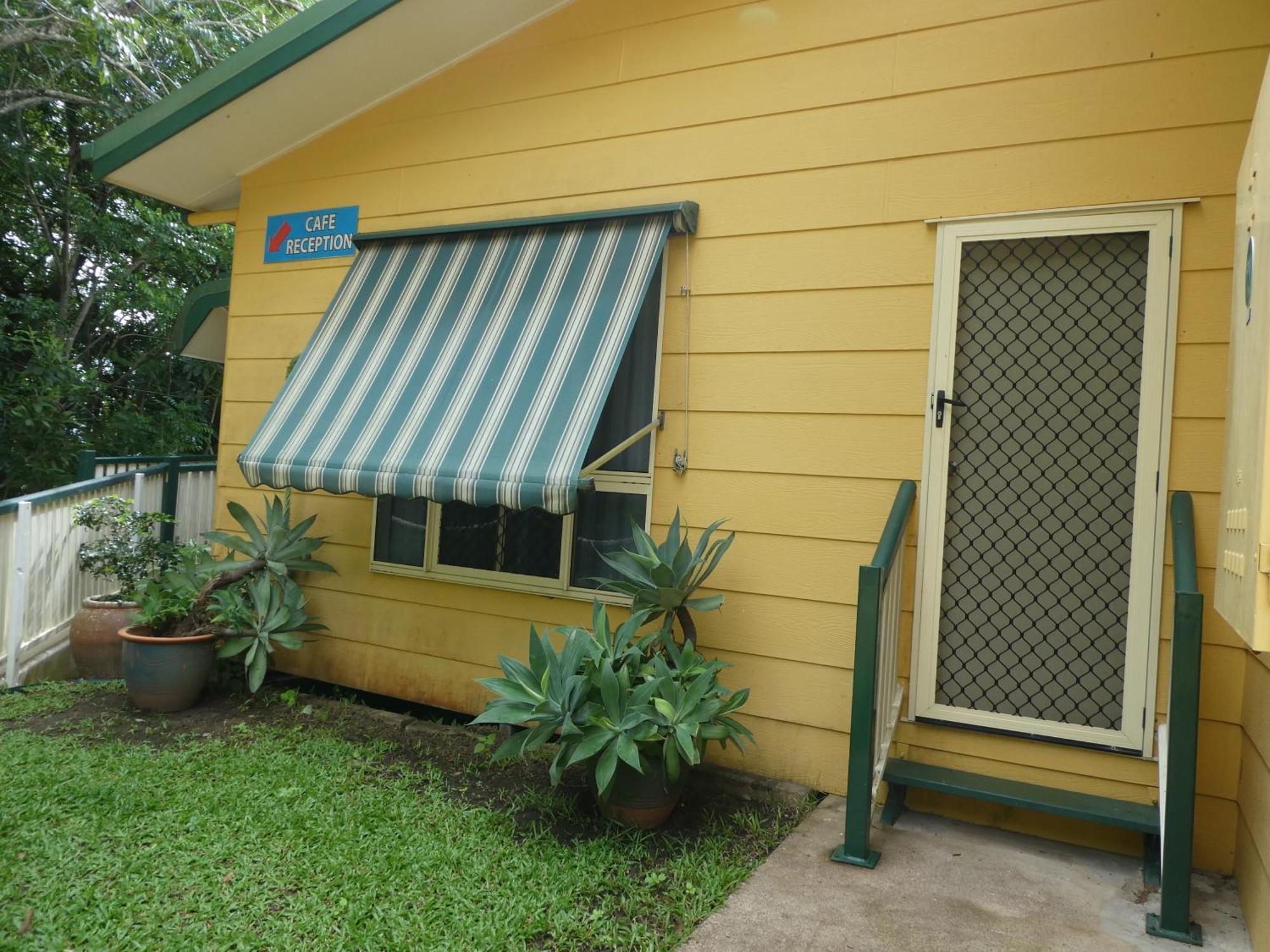 Vista Hinchinbrook Aparthotel Cardwell Exterior photo